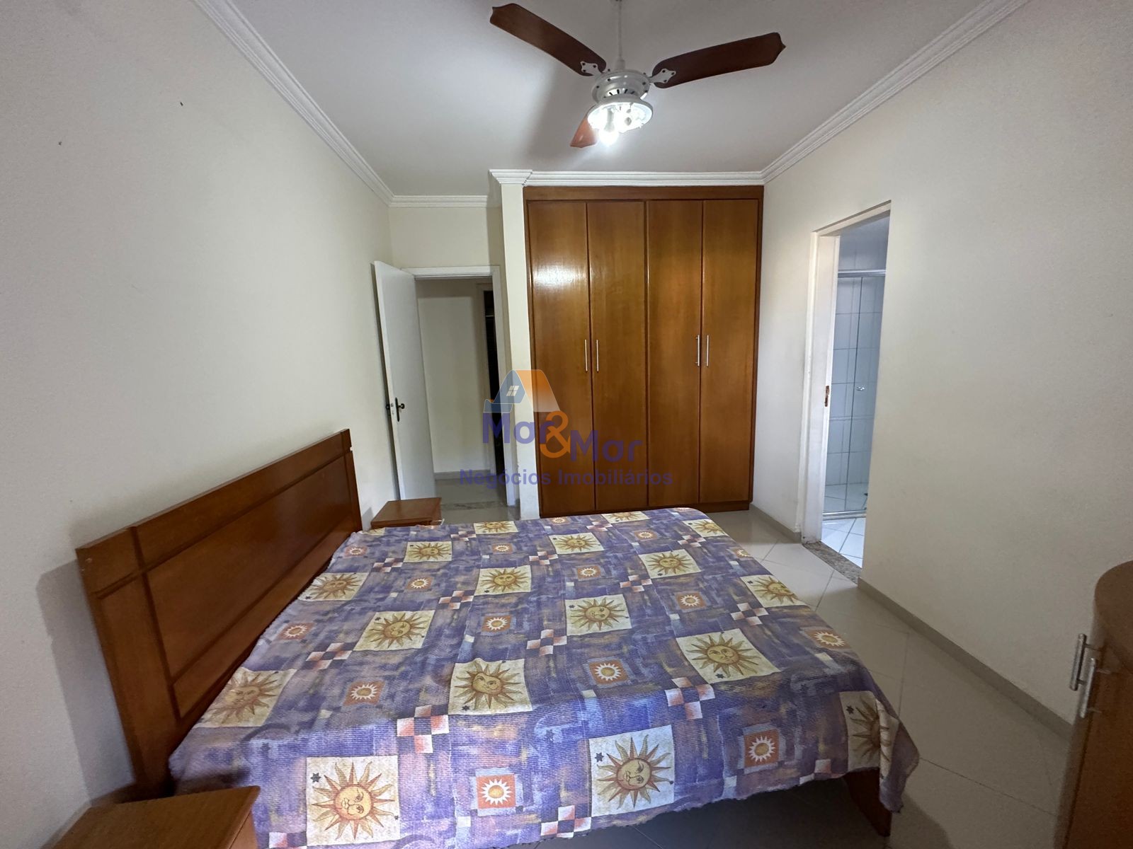 Apartamento na Praia das Pitangueiras, Guarujá - SP