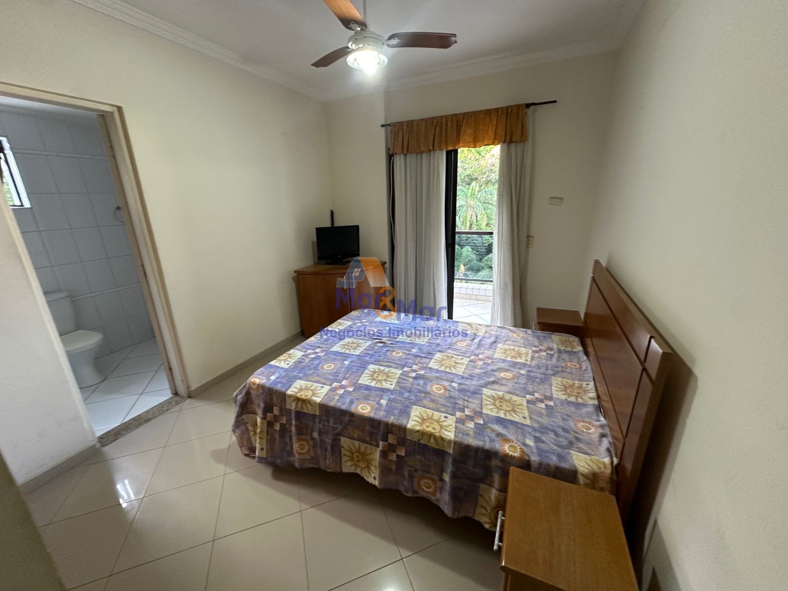 Apartamento na Praia das Pitangueiras, Guarujá - SP