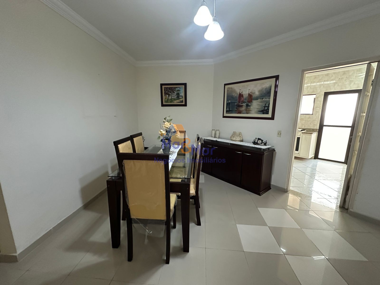 Apartamento na Praia das Pitangueiras, Guarujá - SP