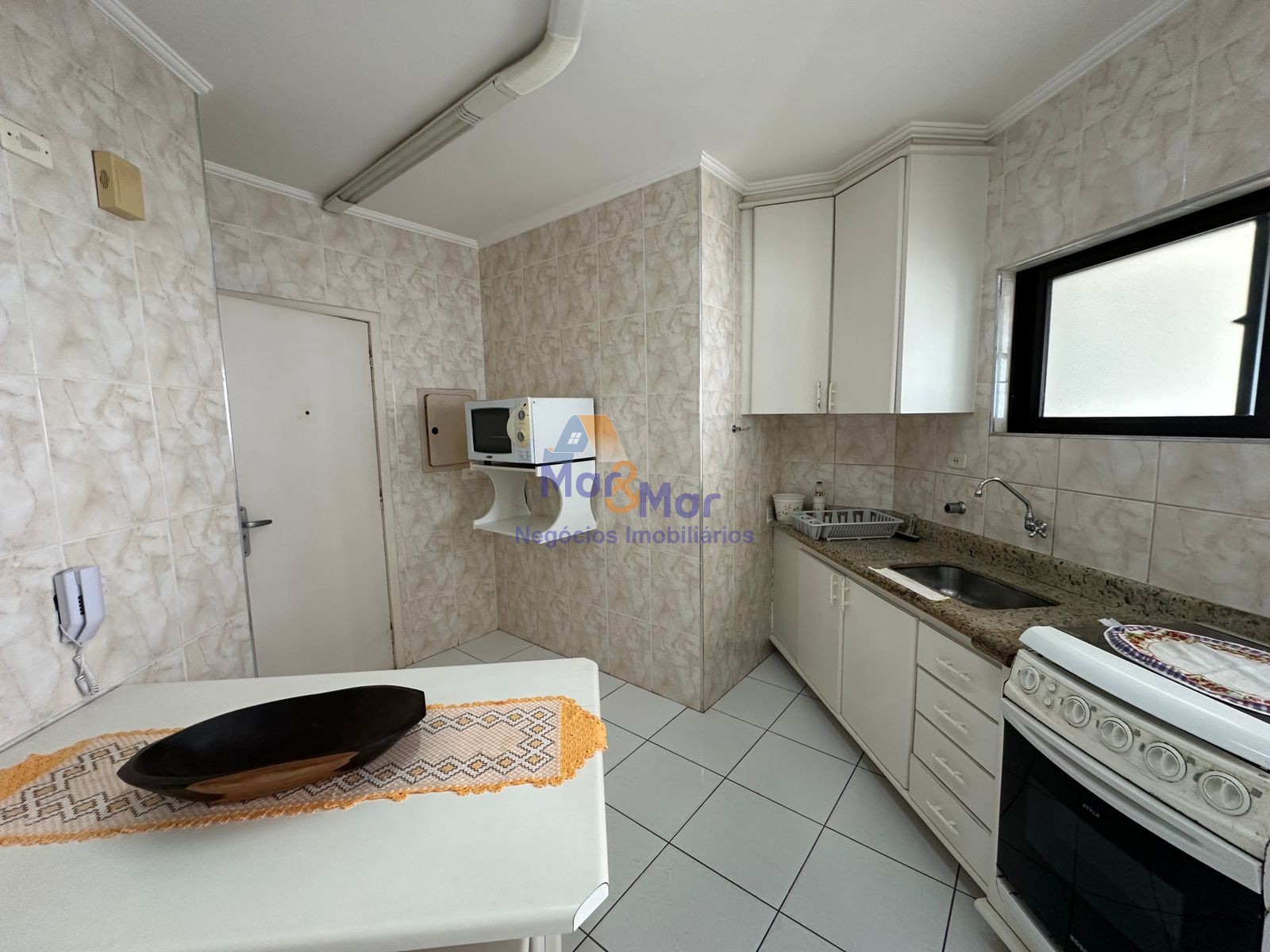 Apartamento na Praia das Pitangueiras, Guarujá - SP