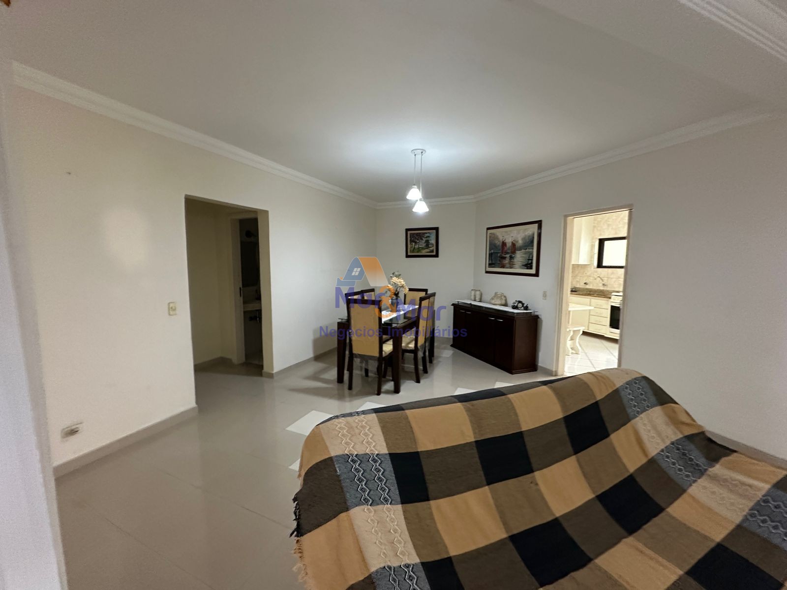 Apartamento na Praia das Pitangueiras, Guarujá - SP
