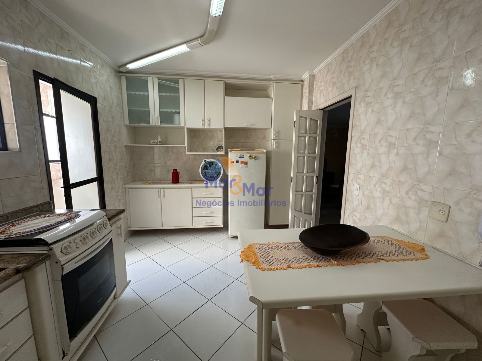 Apartamento na Praia das Pitangueiras, Guarujá - SP