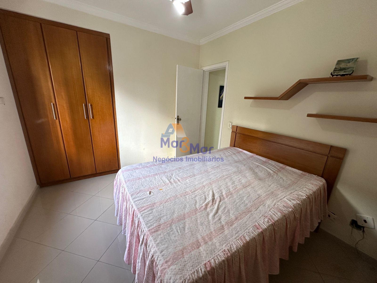 Apartamento na Praia das Pitangueiras, Guarujá - SP