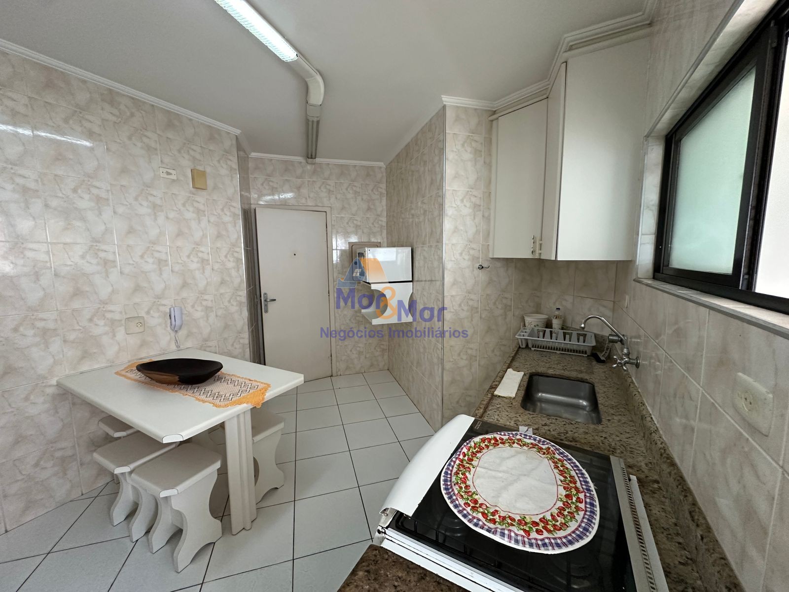 Apartamento na Praia das Pitangueiras, Guarujá - SP