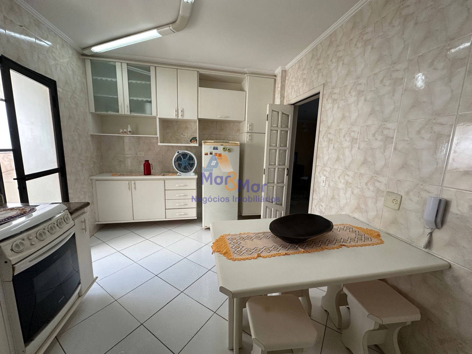 Apartamento na Praia das Pitangueiras, Guarujá - SP
