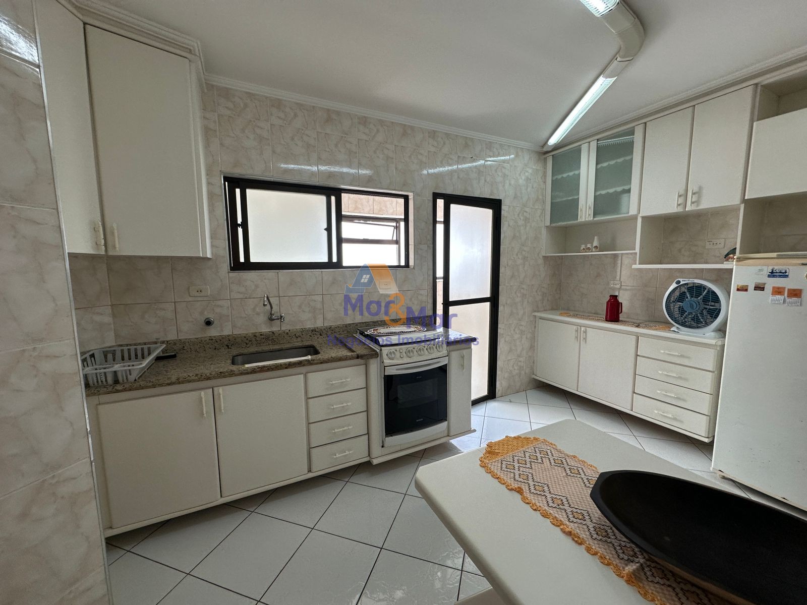 Apartamento na Praia das Pitangueiras, Guarujá - SP