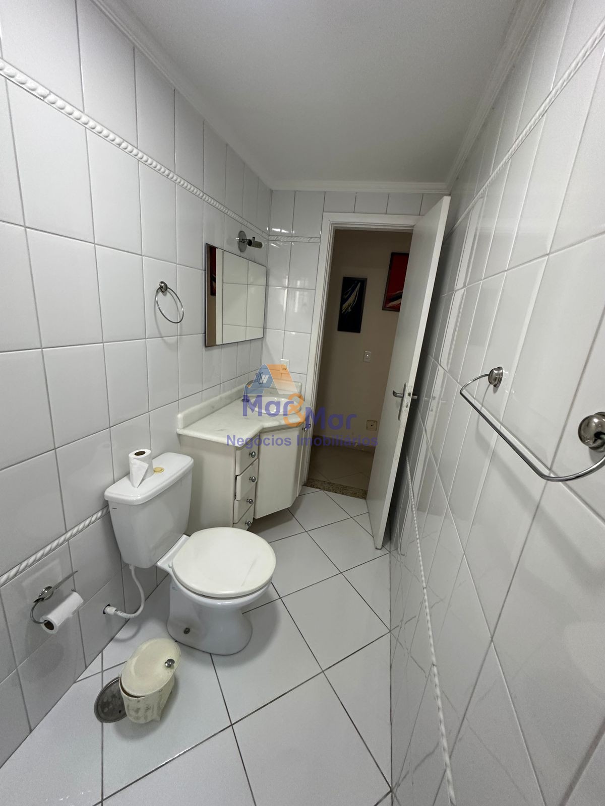Apartamento na Praia das Pitangueiras, Guarujá - SP