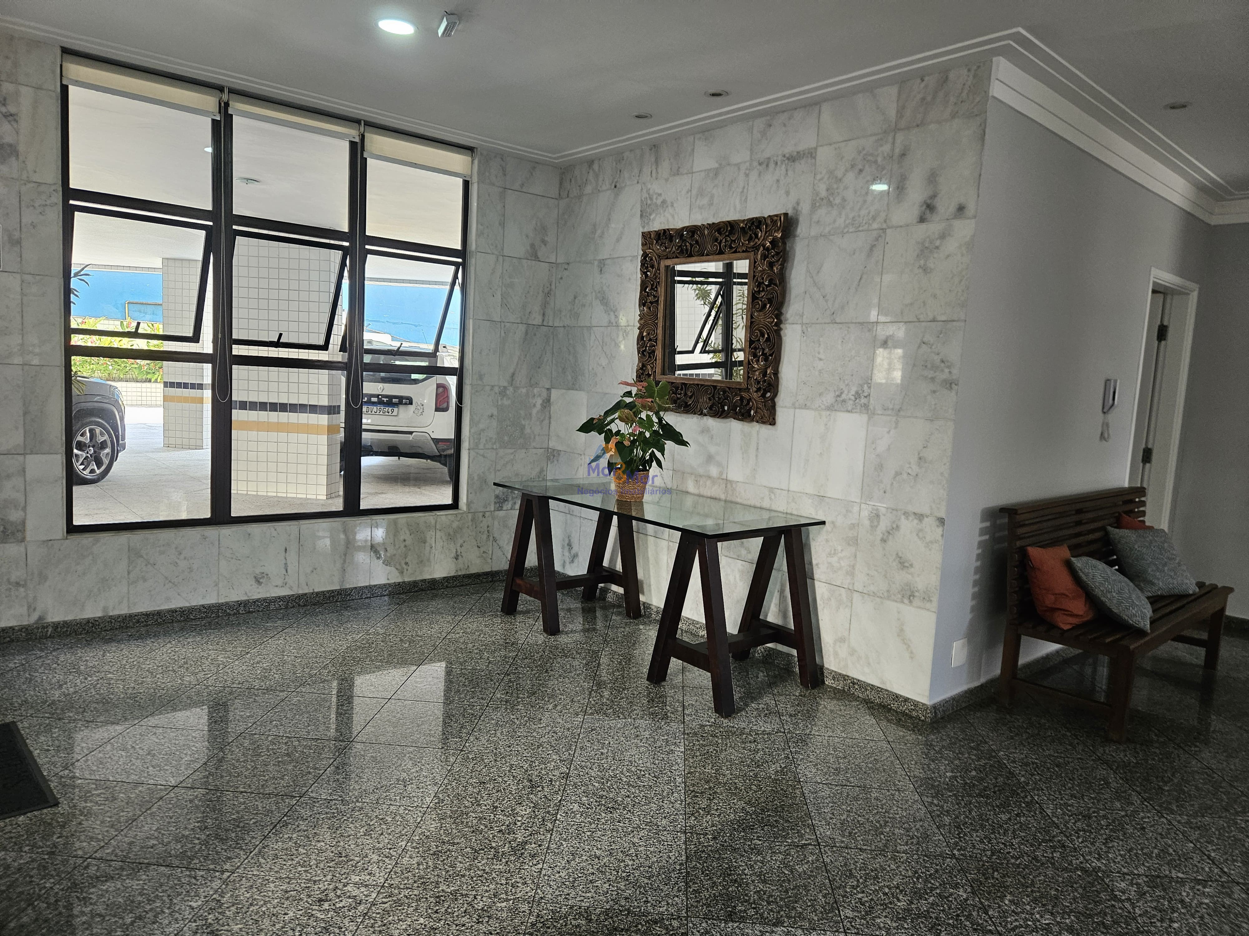 Apartamento na Praia das Pitangueiras, Guarujá - SP