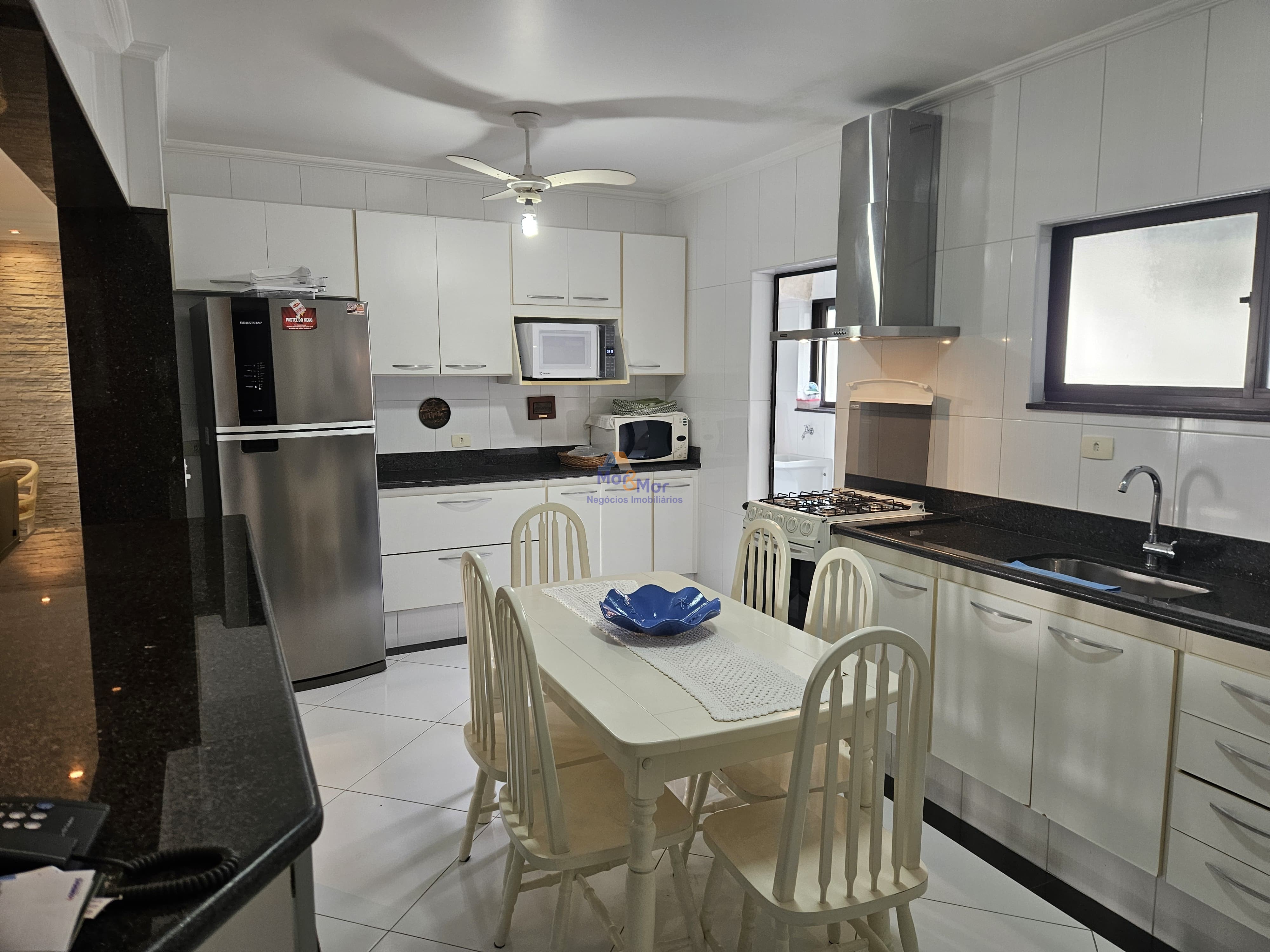 Apartamento na Praia das Pitangueiras, Guarujá - SP