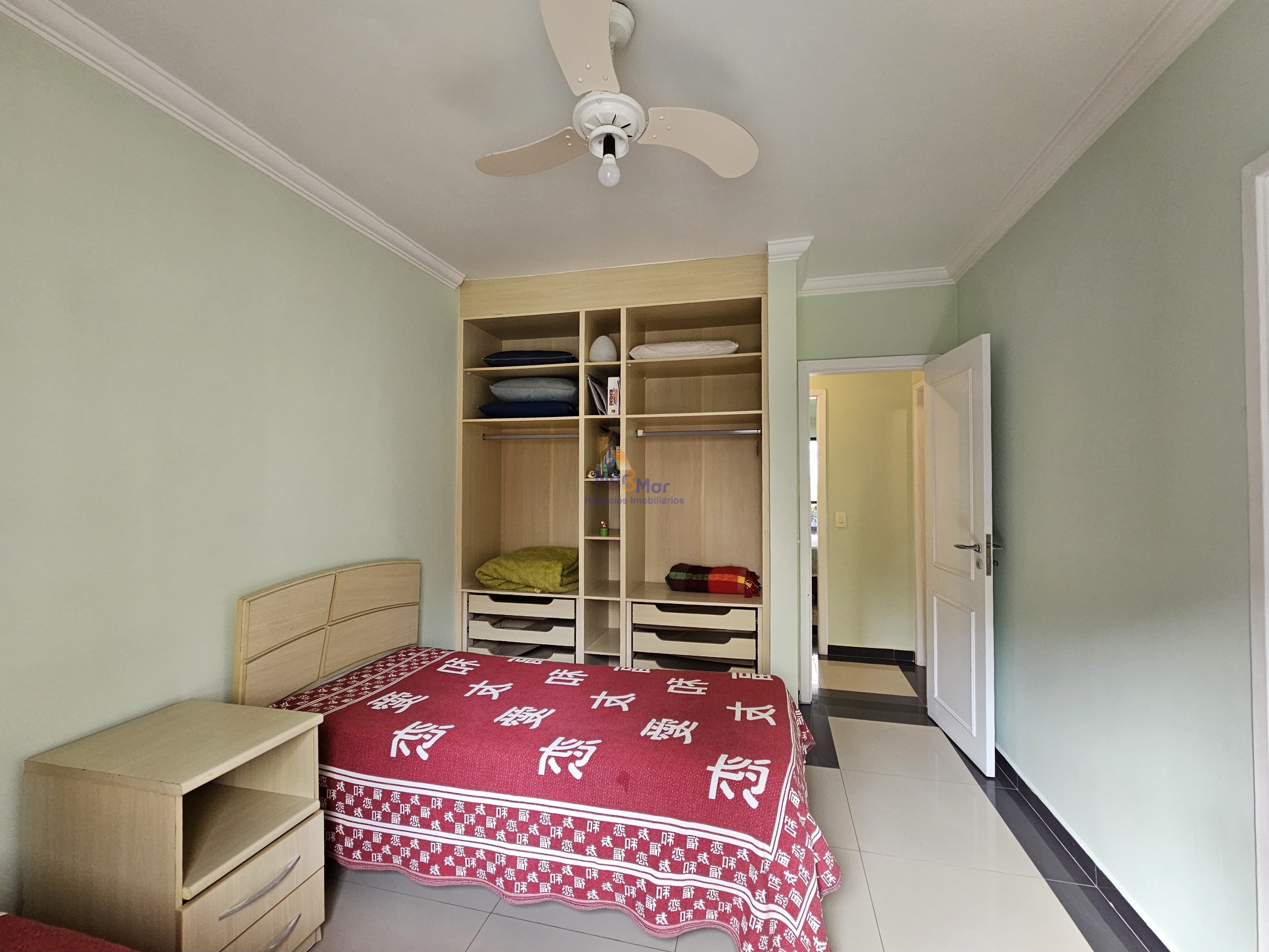 Apartamento na Praia das Pitangueiras, Guarujá - SP
