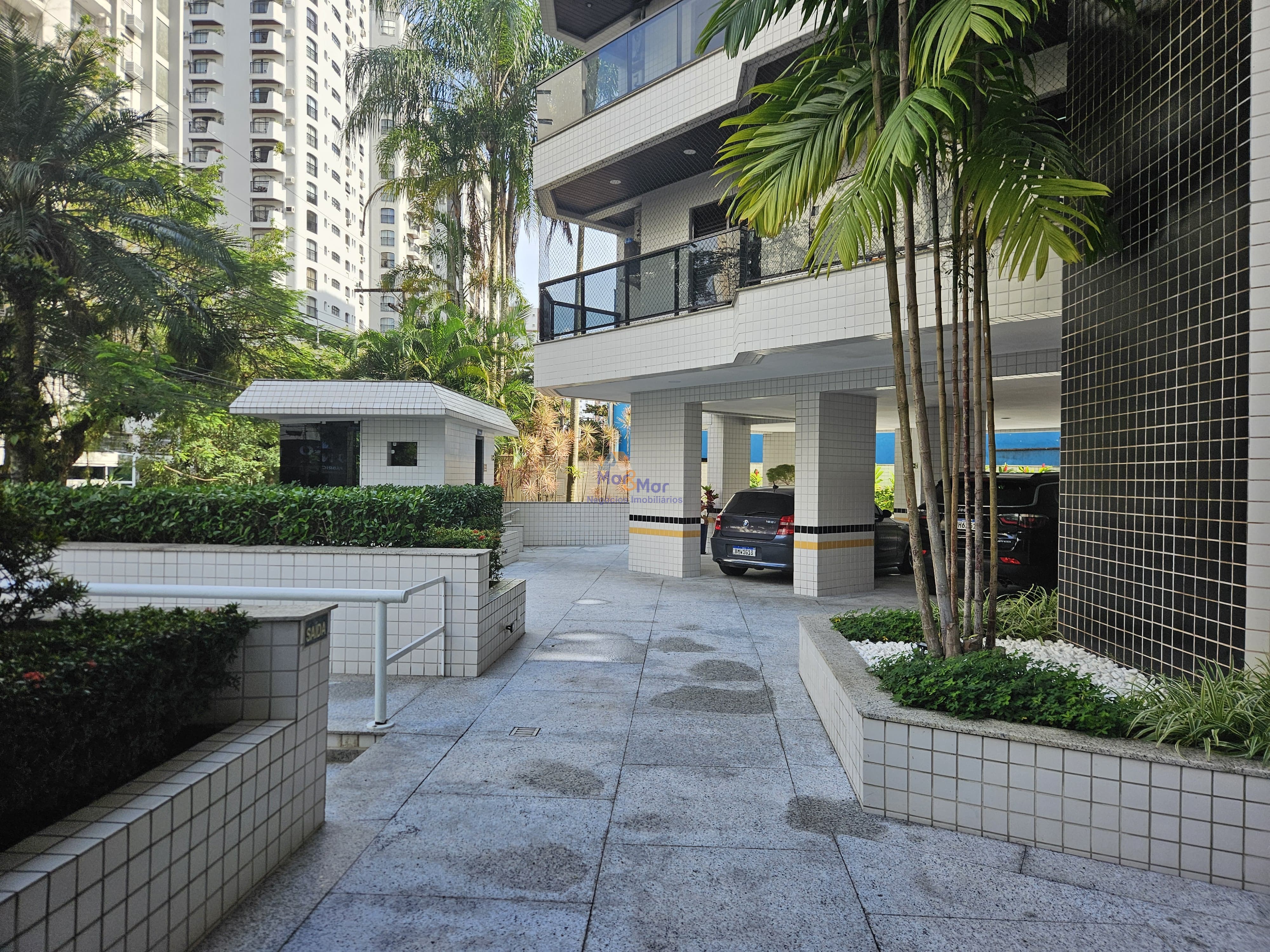 Apartamento na Praia das Pitangueiras, Guarujá - SP