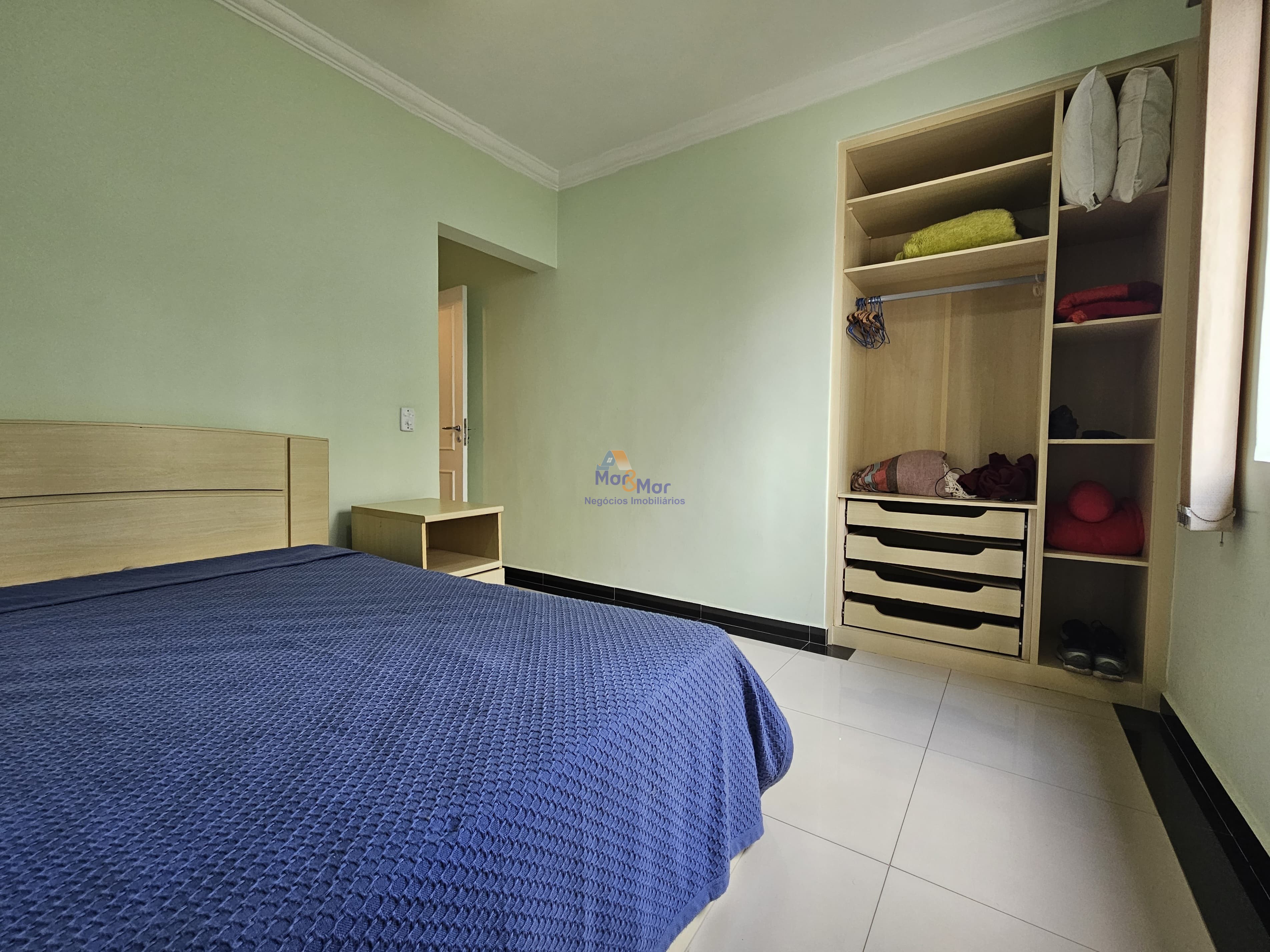 Apartamento na Praia das Pitangueiras, Guarujá - SP
