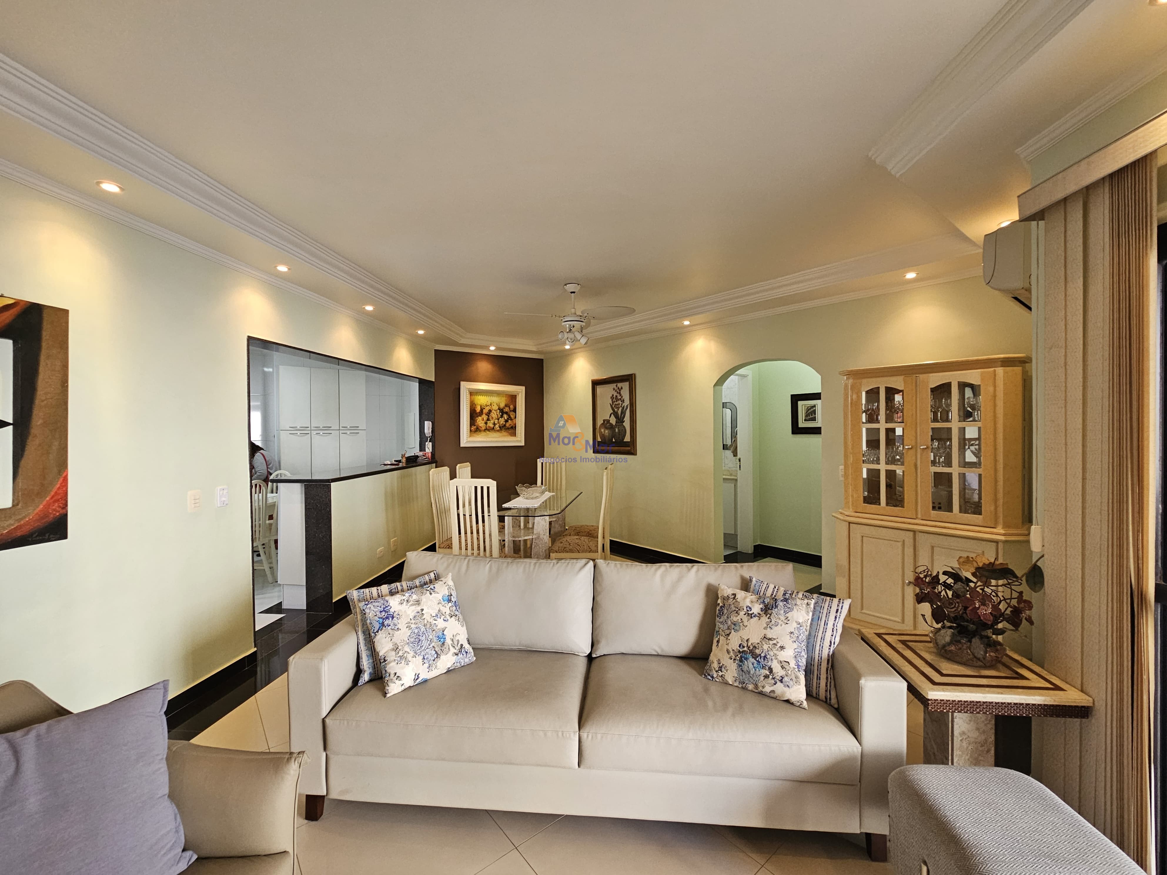 Apartamento na Praia das Pitangueiras, Guarujá - SP