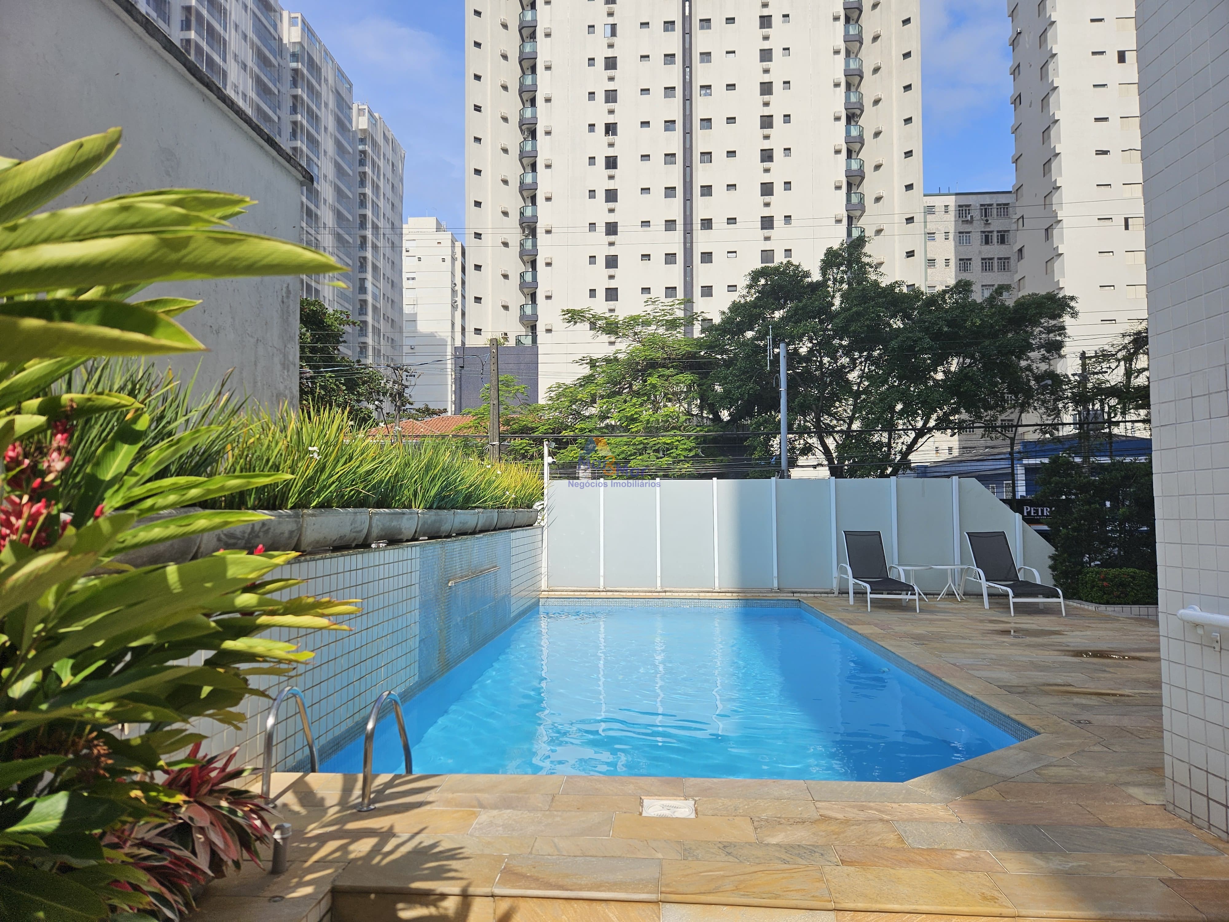 Apartamento na Praia das Pitangueiras, Guarujá - SP