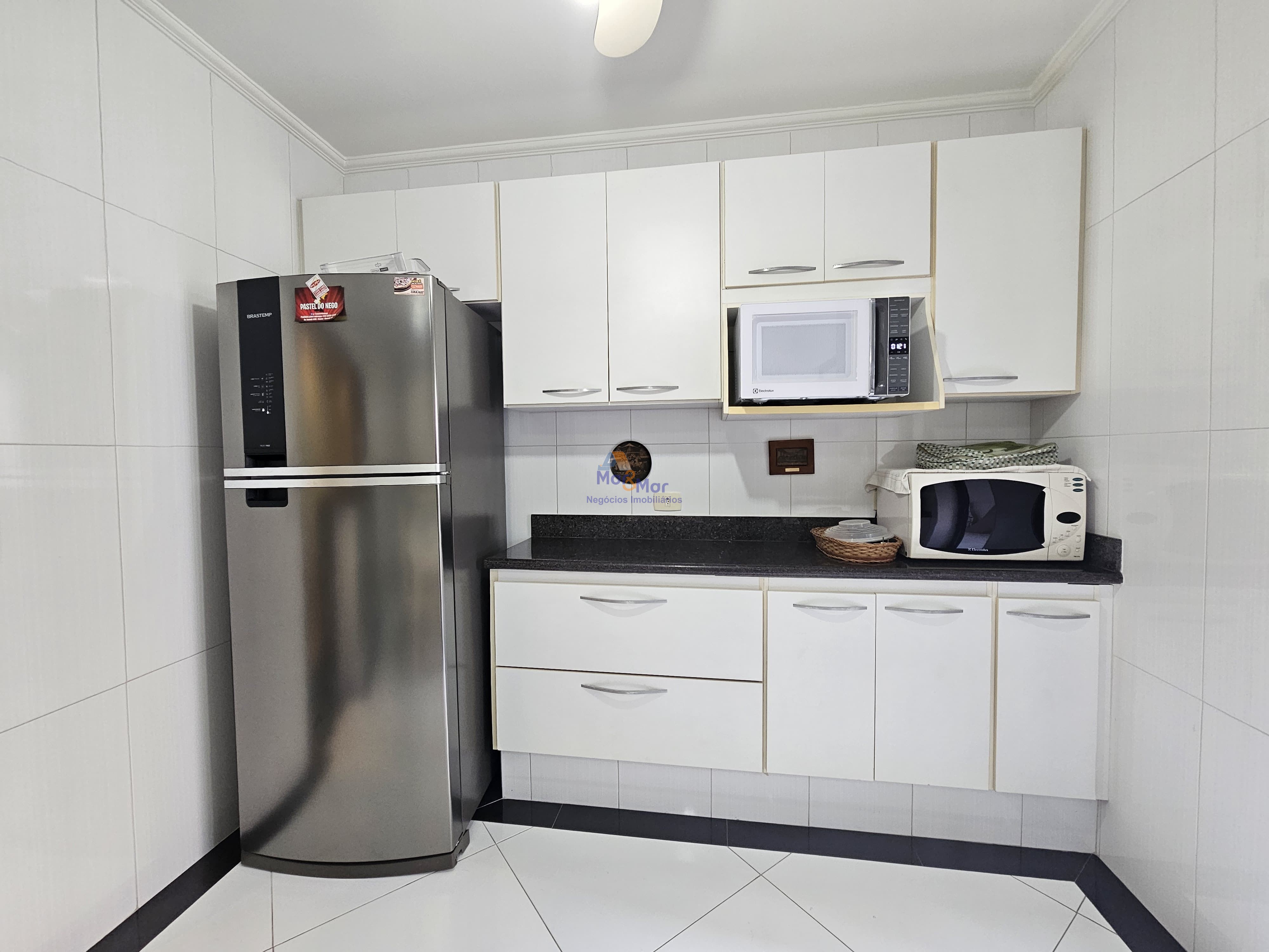 Apartamento na Praia das Pitangueiras, Guarujá - SP