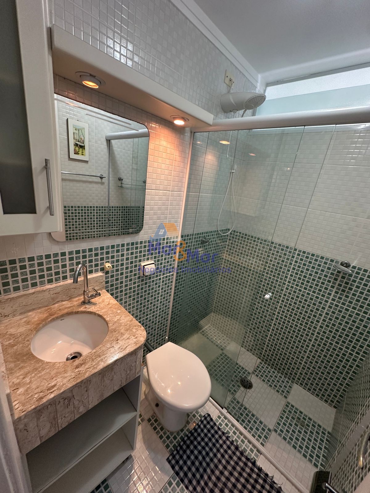Apartamento na Praia das Pitangueiras, Guarujá - SP
