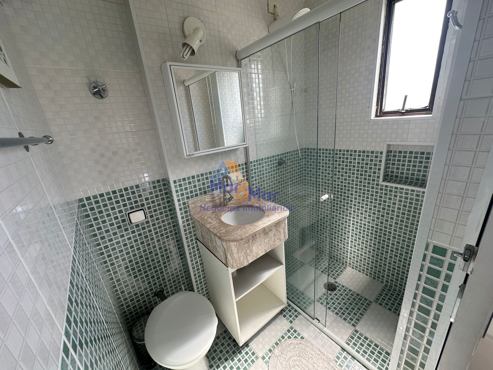 Apartamento na Praia das Pitangueiras, Guarujá - SP