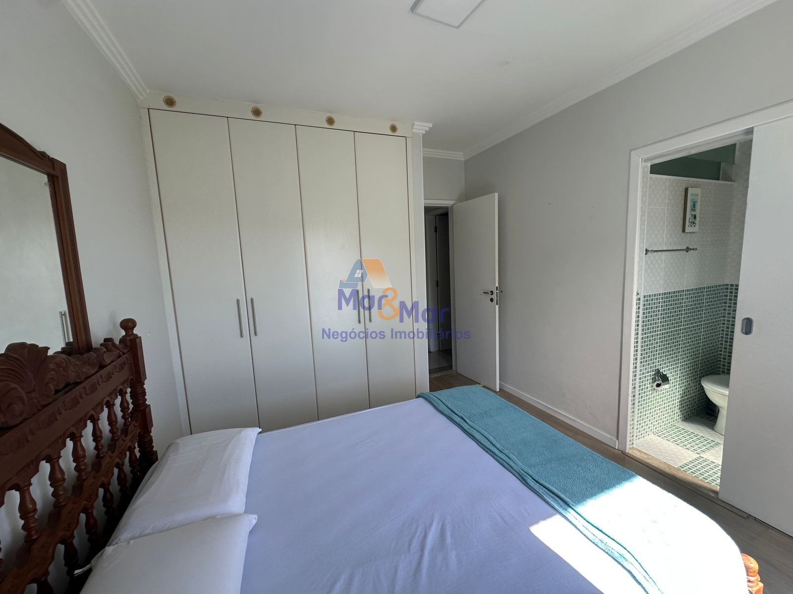 Apartamento na Praia das Pitangueiras, Guarujá - SP