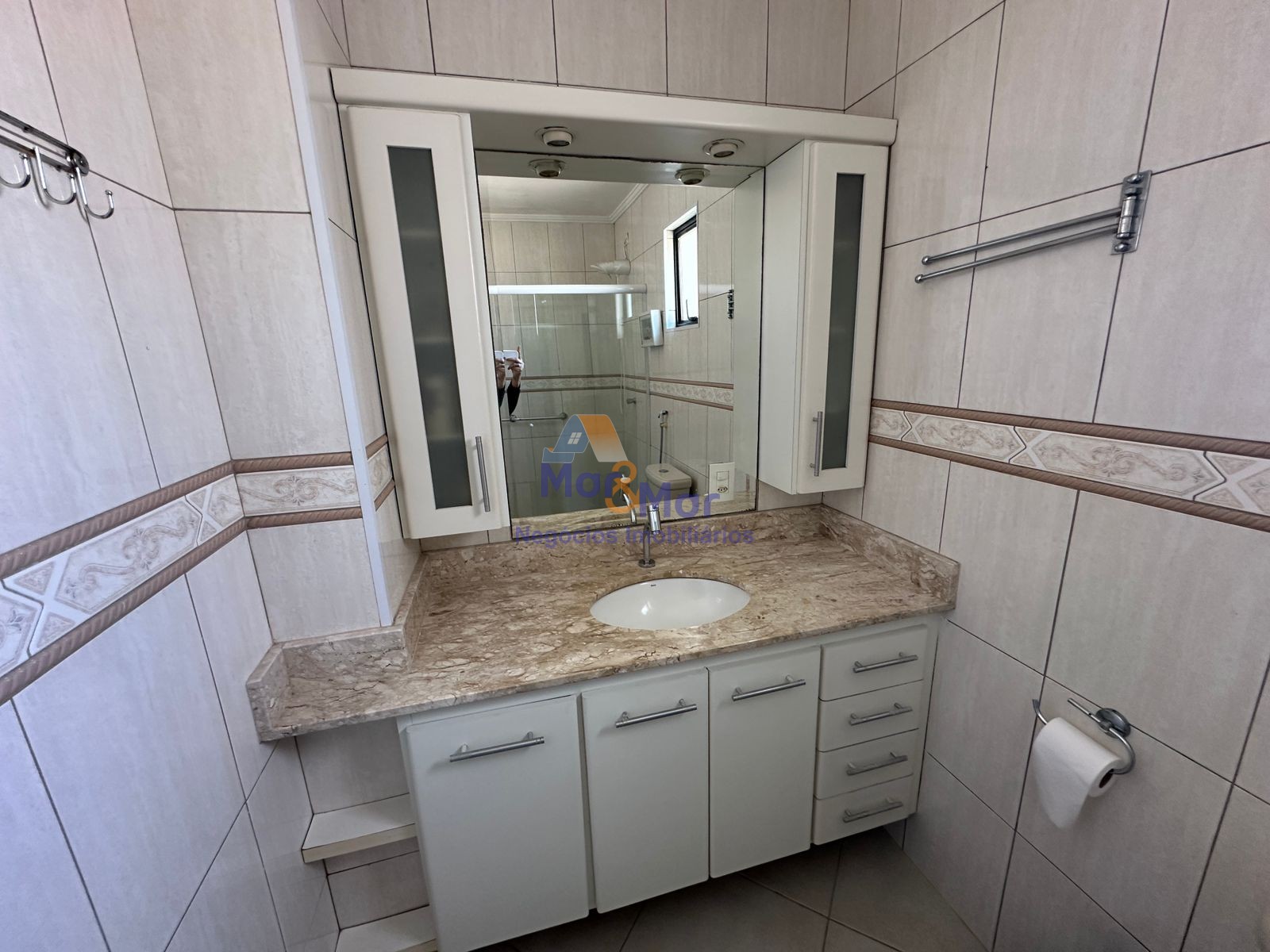 Apartamento na Praia das Pitangueiras, Guarujá - SP