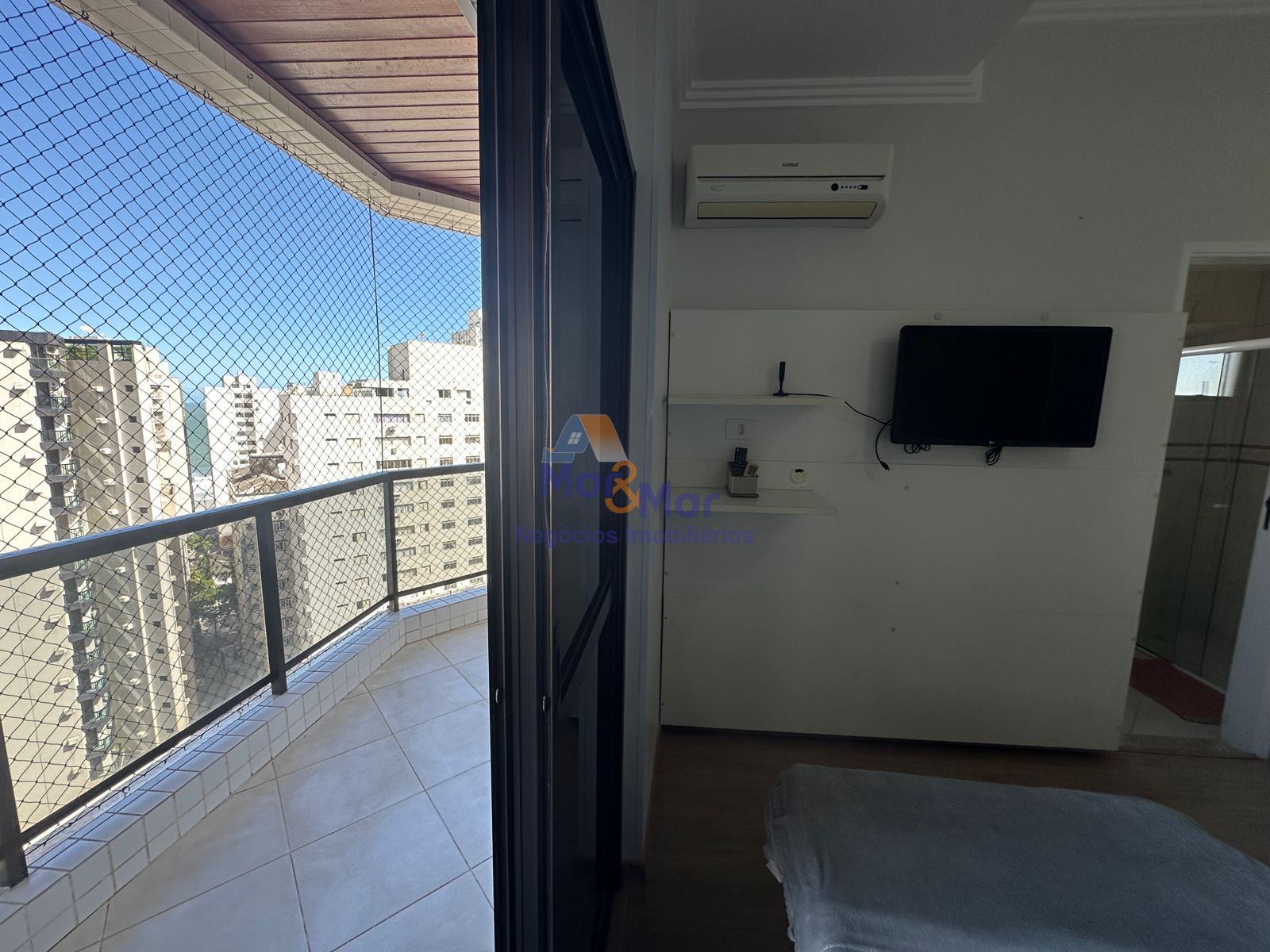 Apartamento na Praia das Pitangueiras, Guarujá - SP