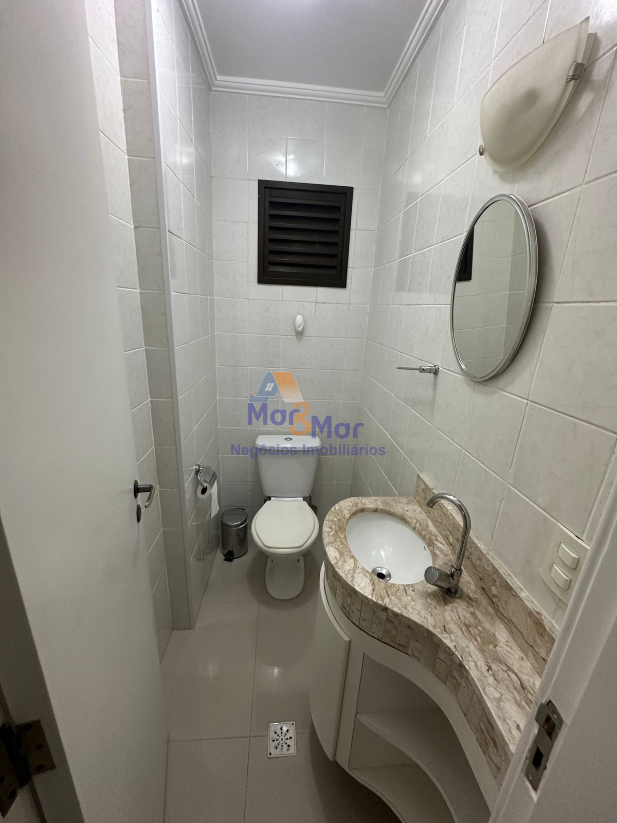 Apartamento na Praia das Pitangueiras, Guarujá - SP