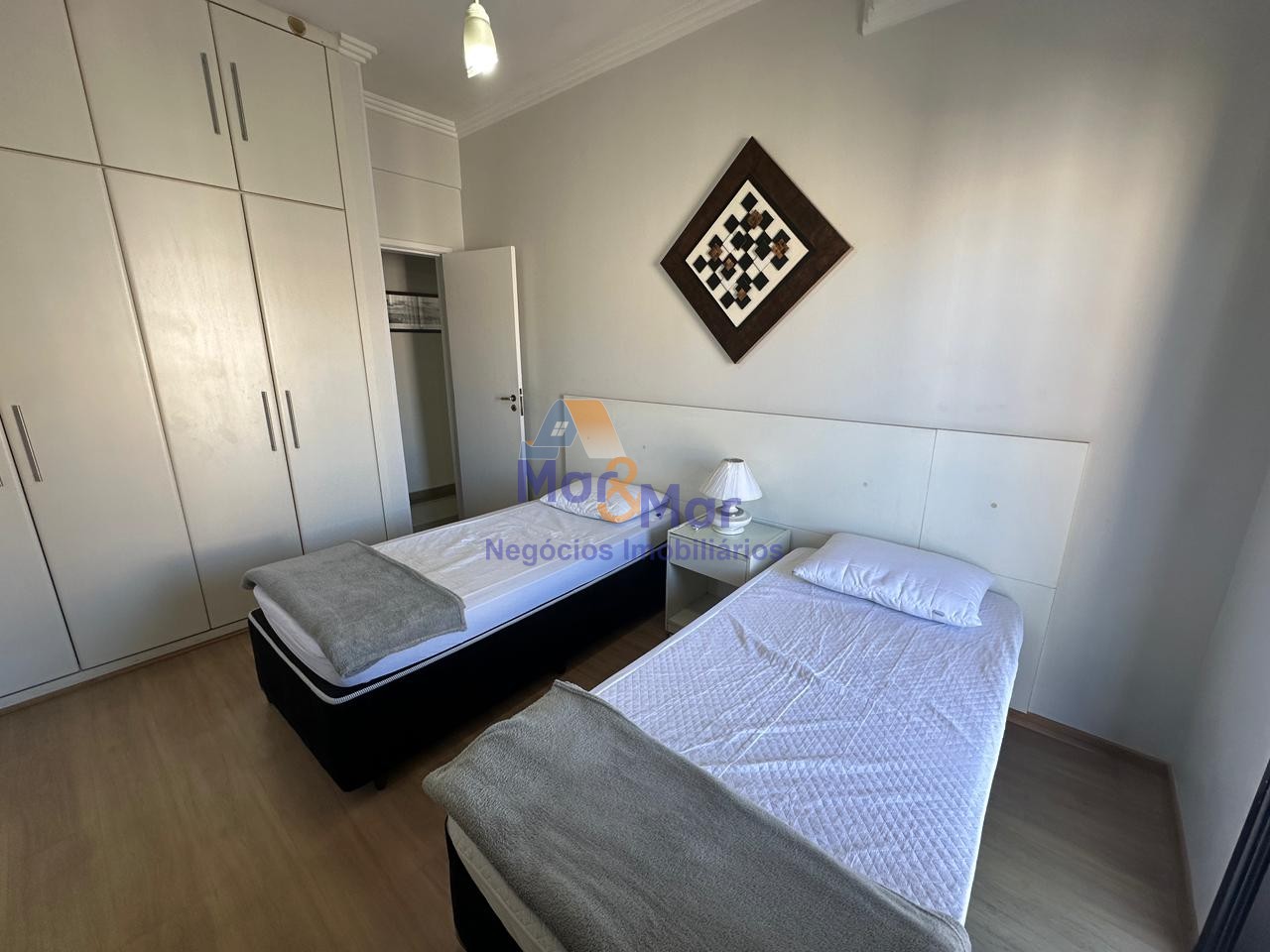 Apartamento na Praia das Pitangueiras, Guarujá - SP