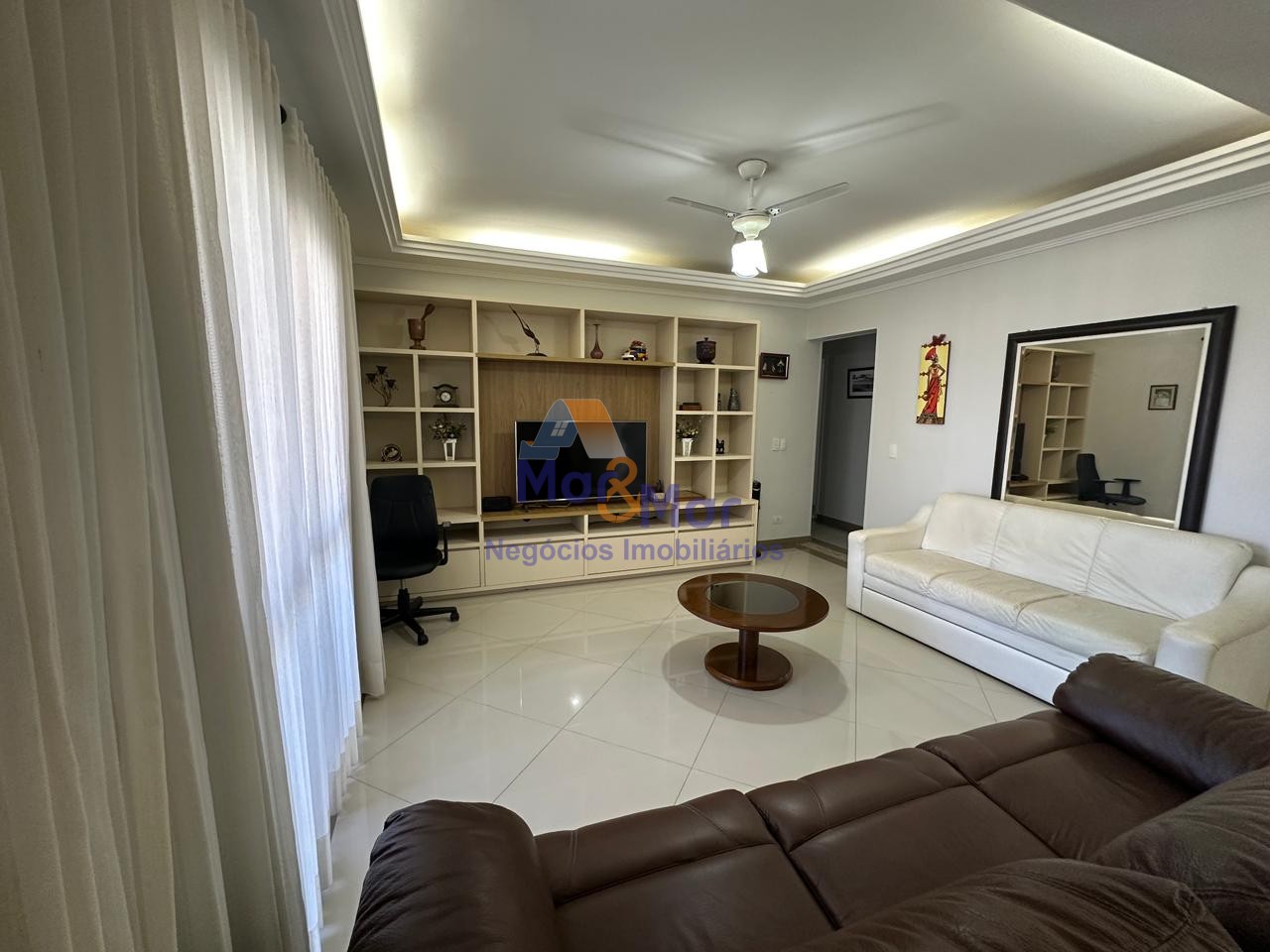 Apartamento na Praia das Pitangueiras, Guarujá - SP
