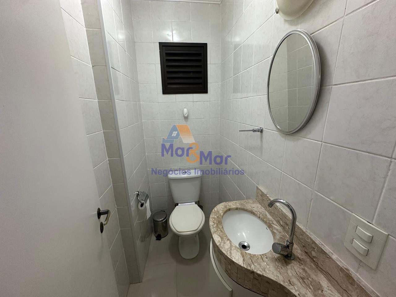 Apartamento na Praia das Pitangueiras, Guarujá - SP