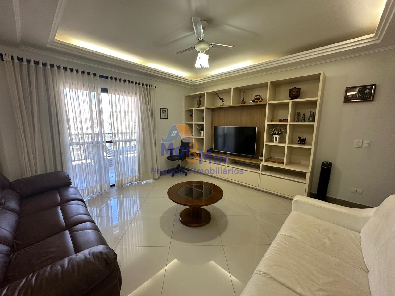 Apartamento na Praia das Pitangueiras, Guarujá - SP