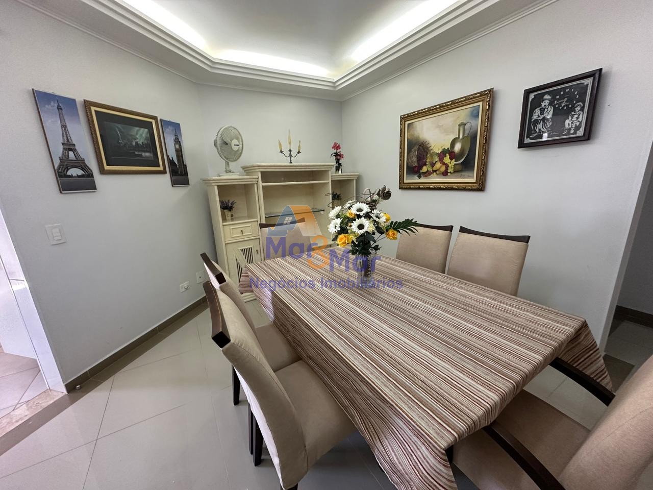 Apartamento na Praia das Pitangueiras, Guarujá - SP