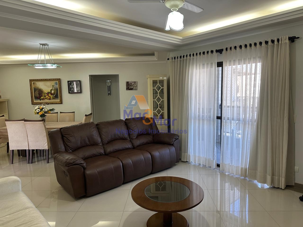 Apartamento na Praia das Pitangueiras, Guarujá - SP
