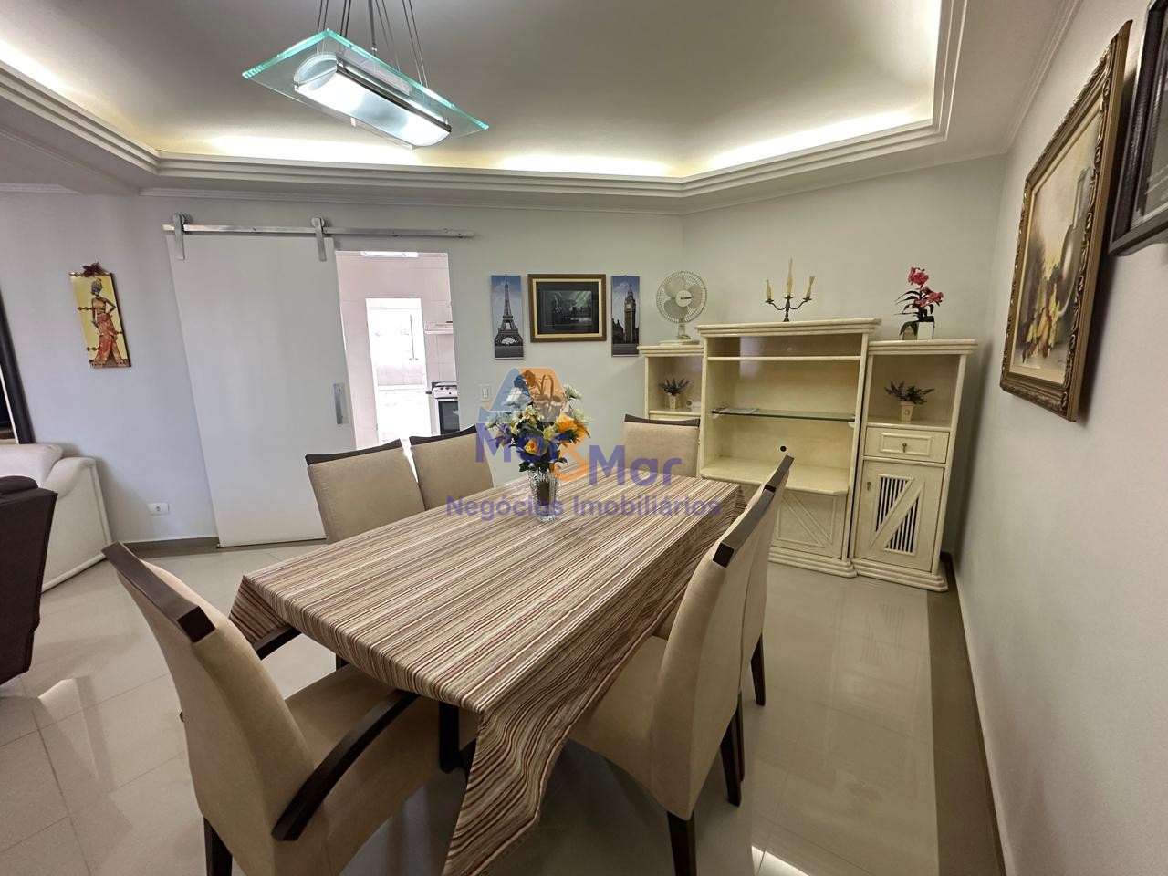 Apartamento na Praia das Pitangueiras, Guarujá - SP