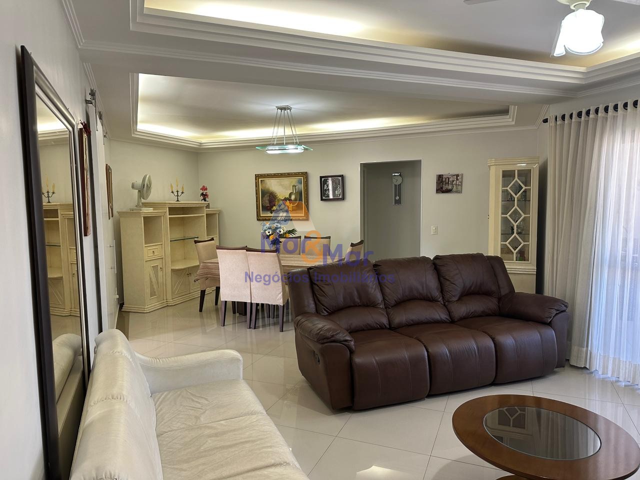 Apartamento na Praia das Pitangueiras, Guarujá - SP