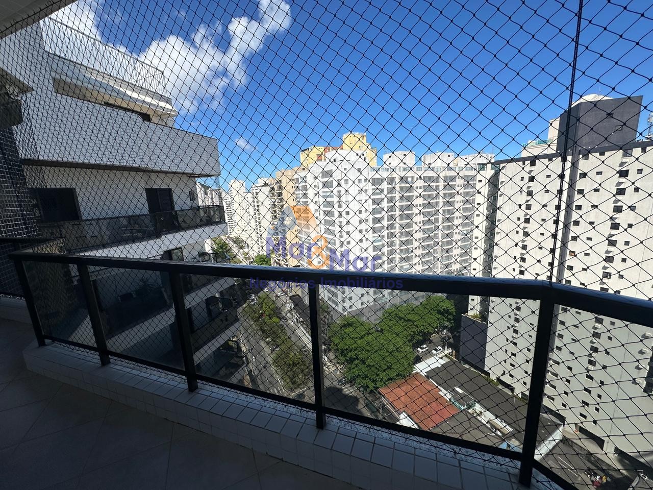 Apartamento na Praia das Pitangueiras, Guarujá - SP
