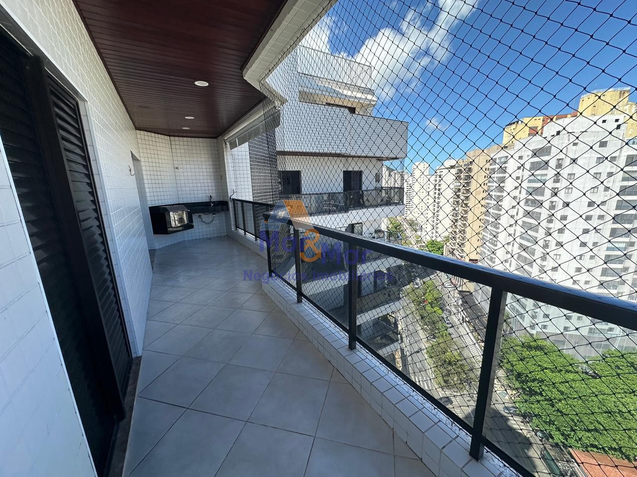 Apartamento na Praia das Pitangueiras, Guarujá - SP