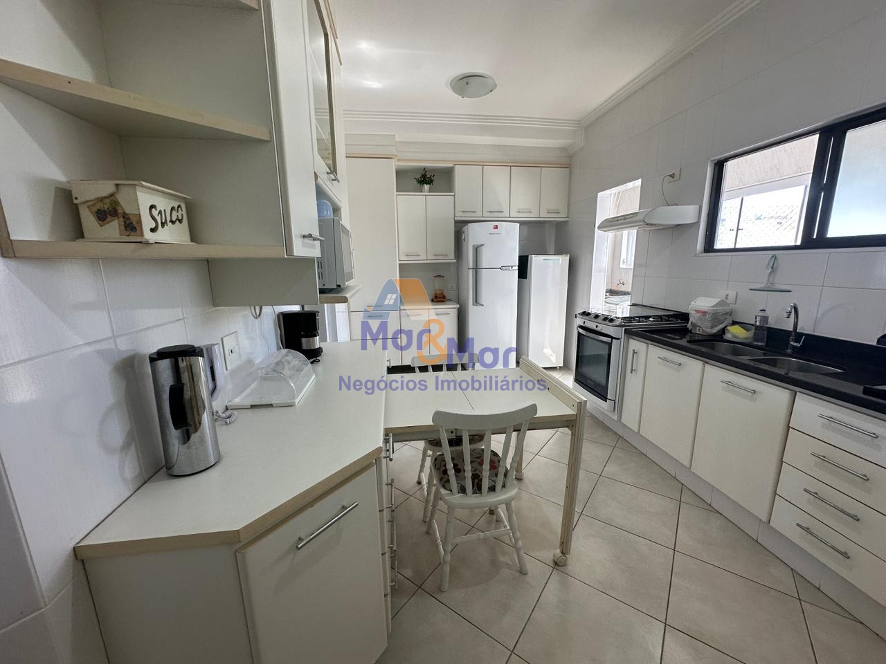Apartamento na Praia das Pitangueiras, Guarujá - SP
