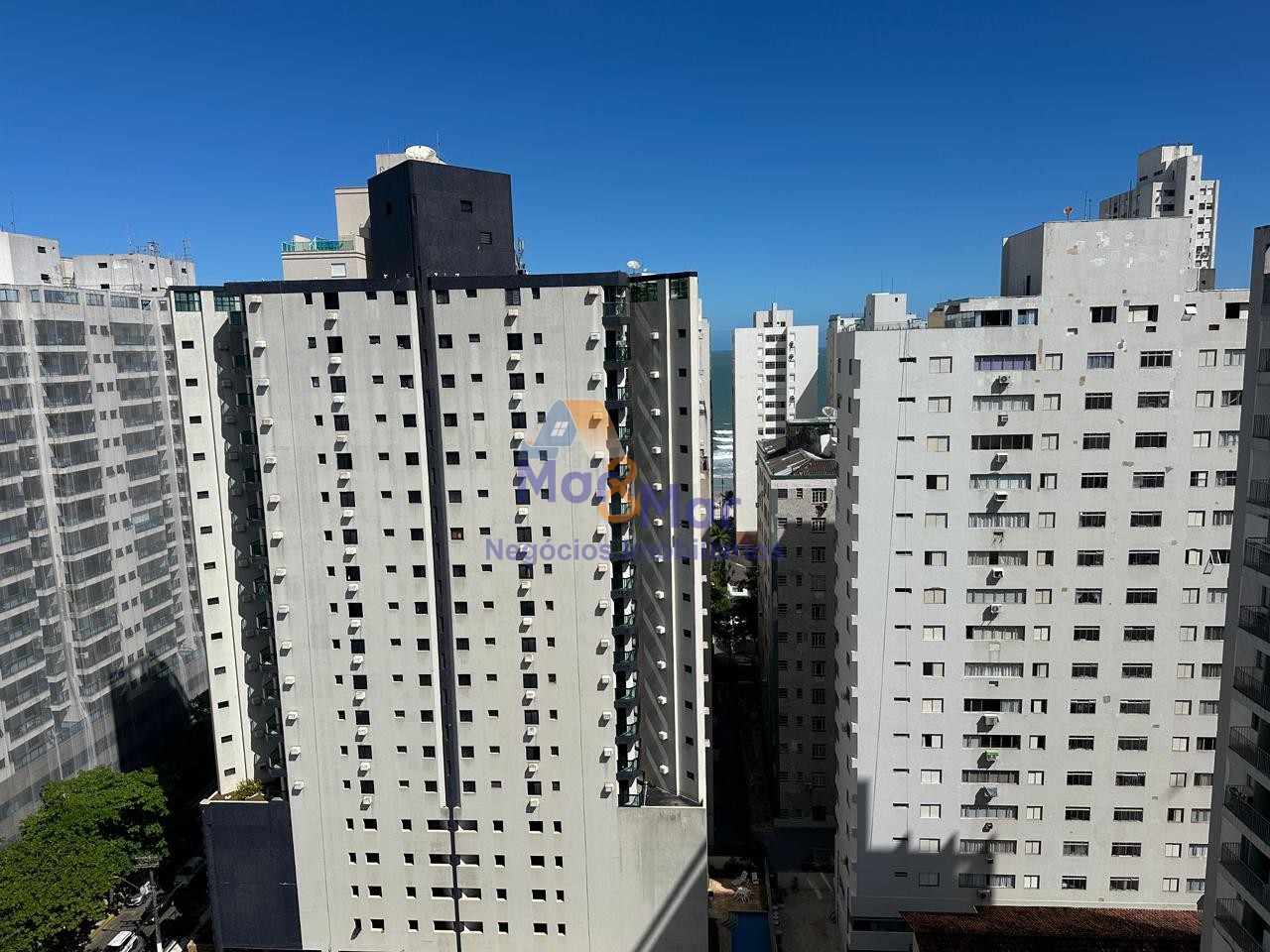 Apartamento na Praia das Pitangueiras, Guarujá - SP