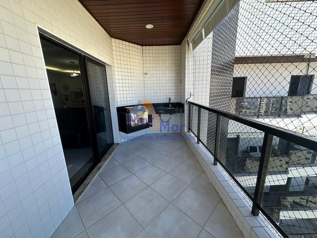 Apartamento na Praia das Pitangueiras, Guarujá - SP