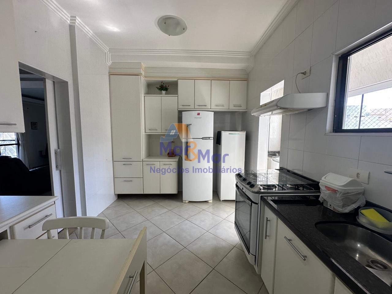 Apartamento na Praia das Pitangueiras, Guarujá - SP
