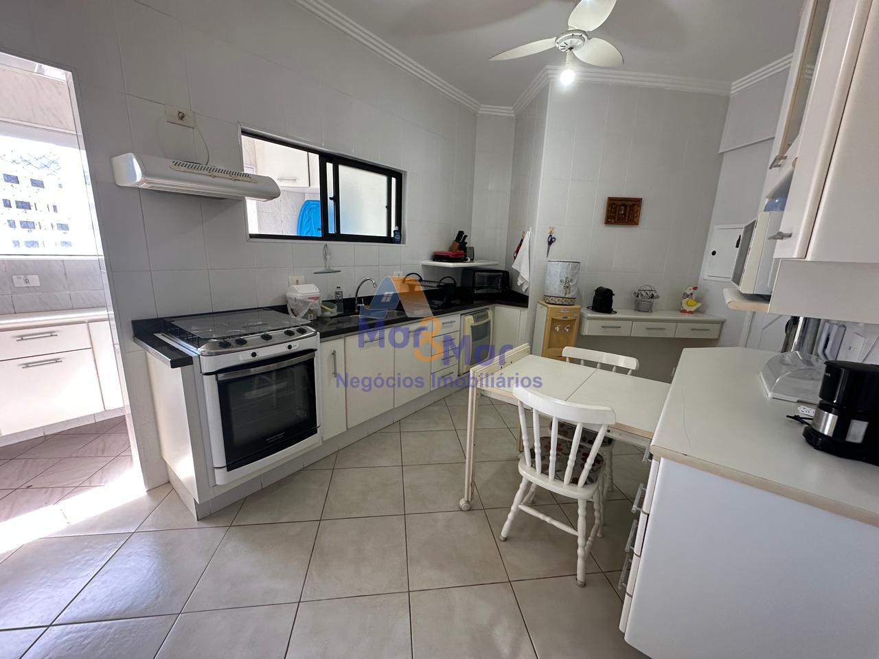 Apartamento na Praia das Pitangueiras, Guarujá - SP