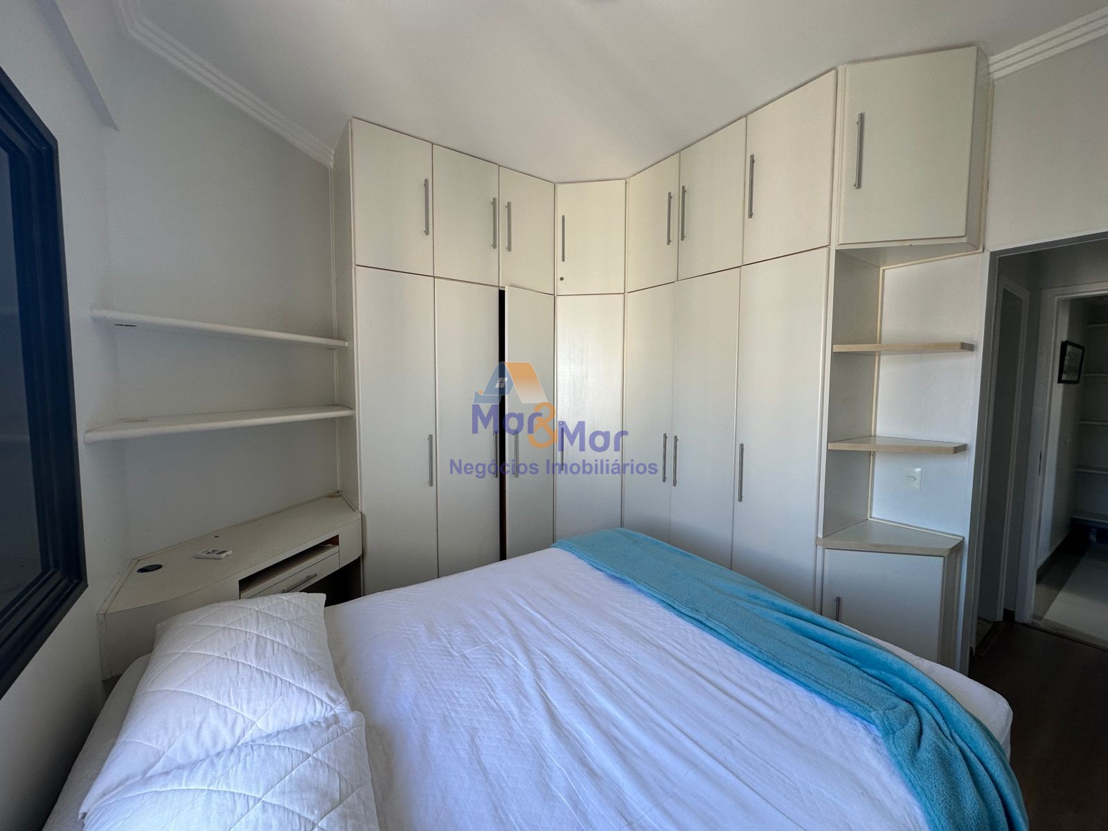 Apartamento na Praia das Pitangueiras, Guarujá - SP