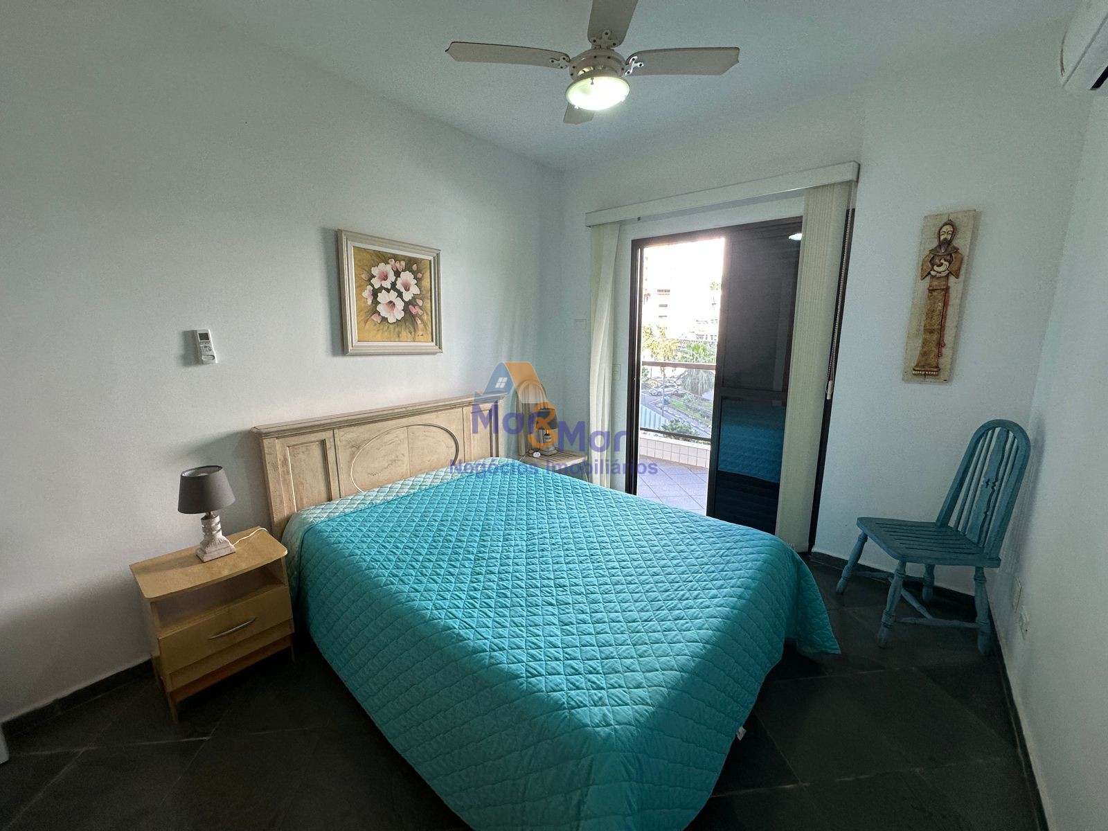 Apartamento na Praia das Pitangueiras, Guarujá - SP