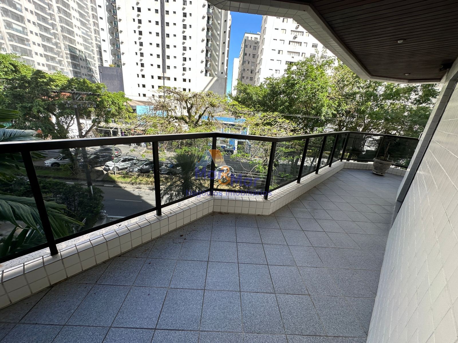 Apartamento na Praia das Pitangueiras, Guarujá - SP