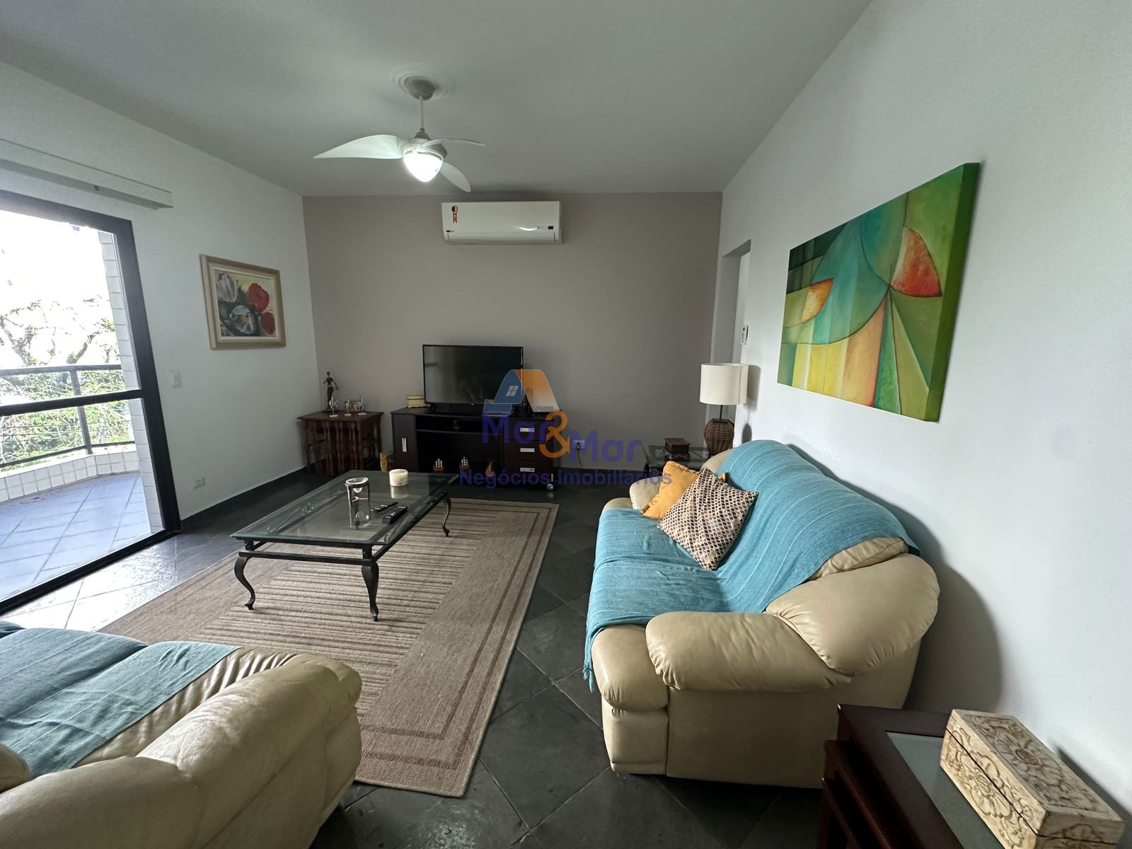 Apartamento na Praia das Pitangueiras, Guarujá - SP