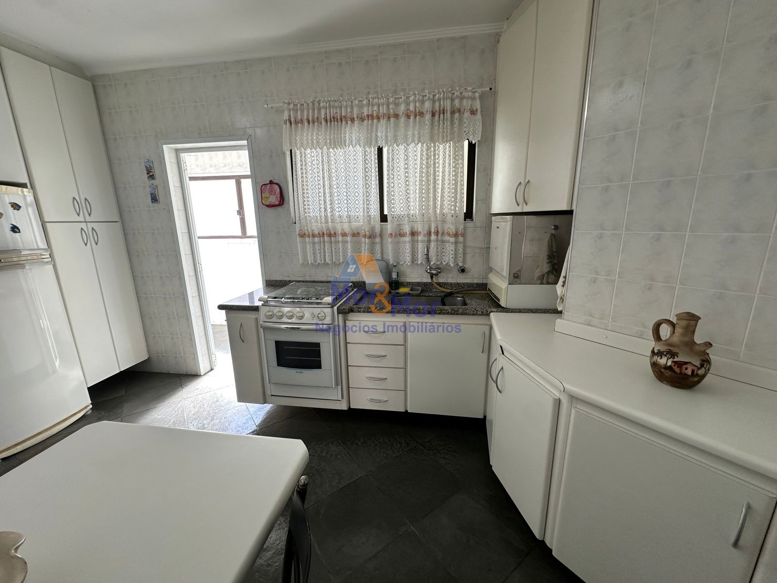 Apartamento na Praia das Pitangueiras, Guarujá - SP