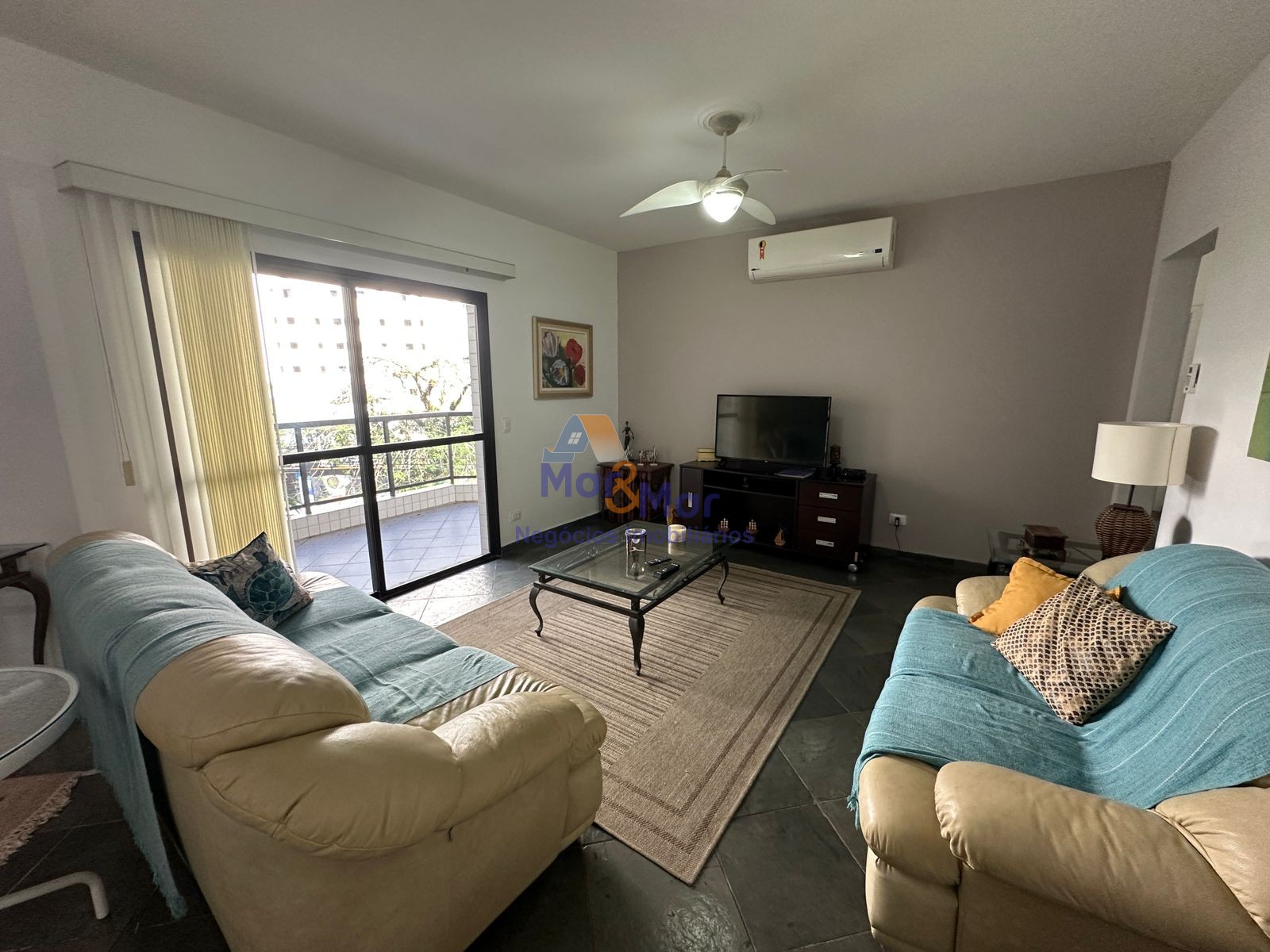 Apartamento na Praia das Pitangueiras, Guarujá - SP