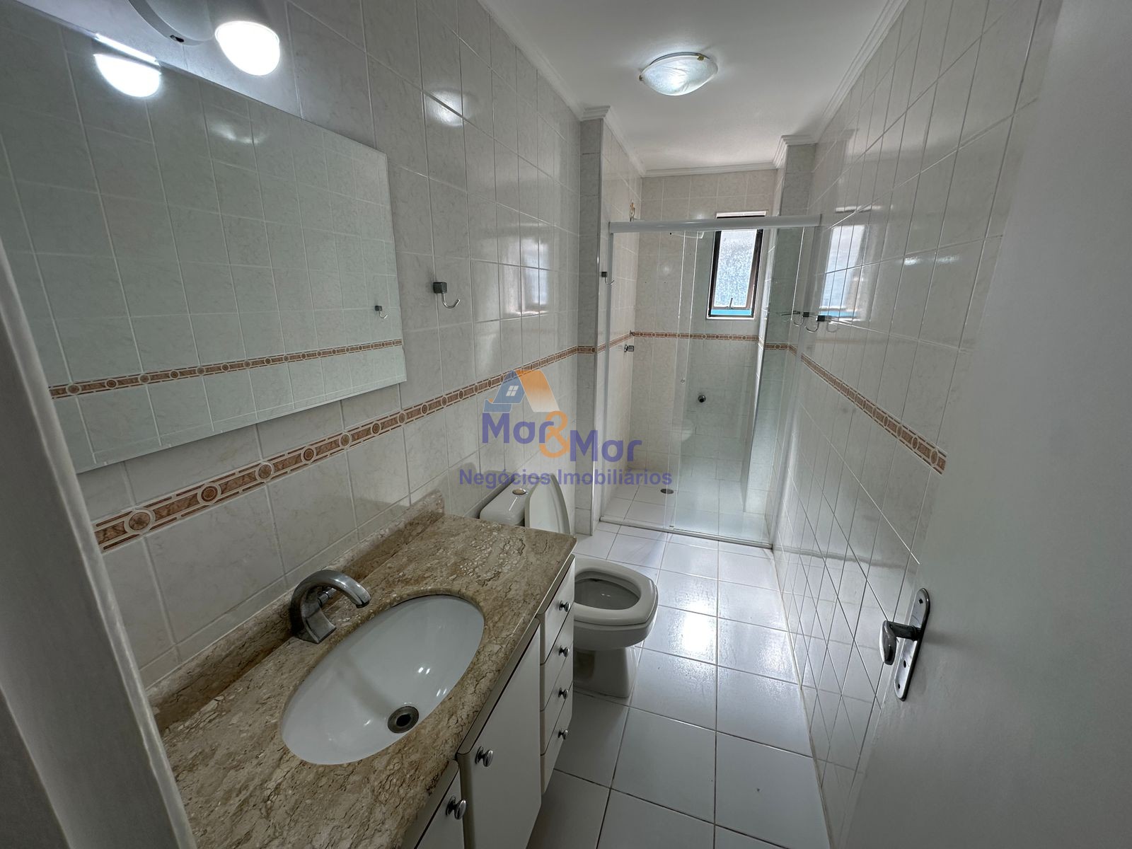 Apartamento na Praia das Pitangueiras, Guarujá - SP