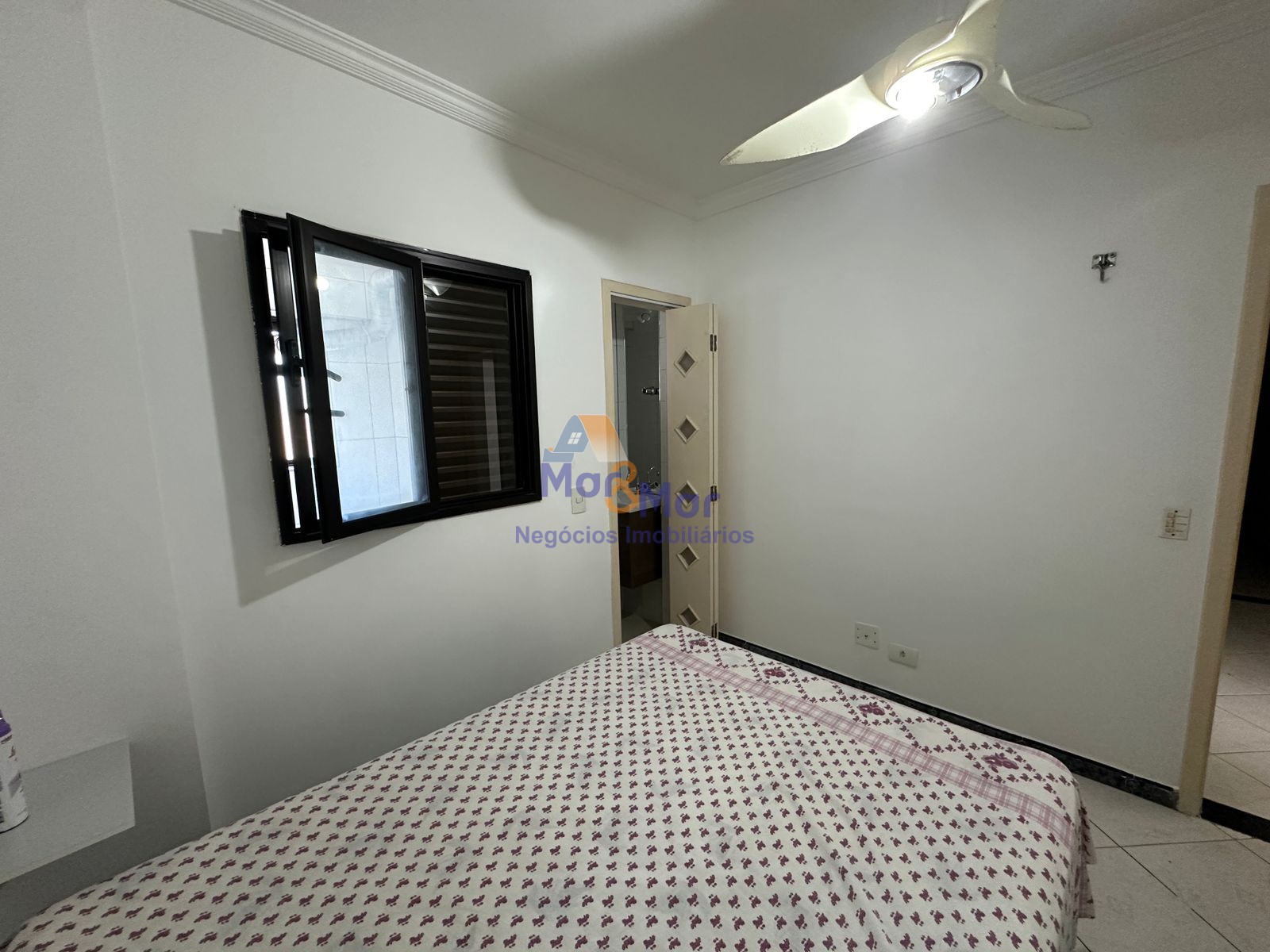Apartamento na Praia das Pitangueiras, Guarujá - SP