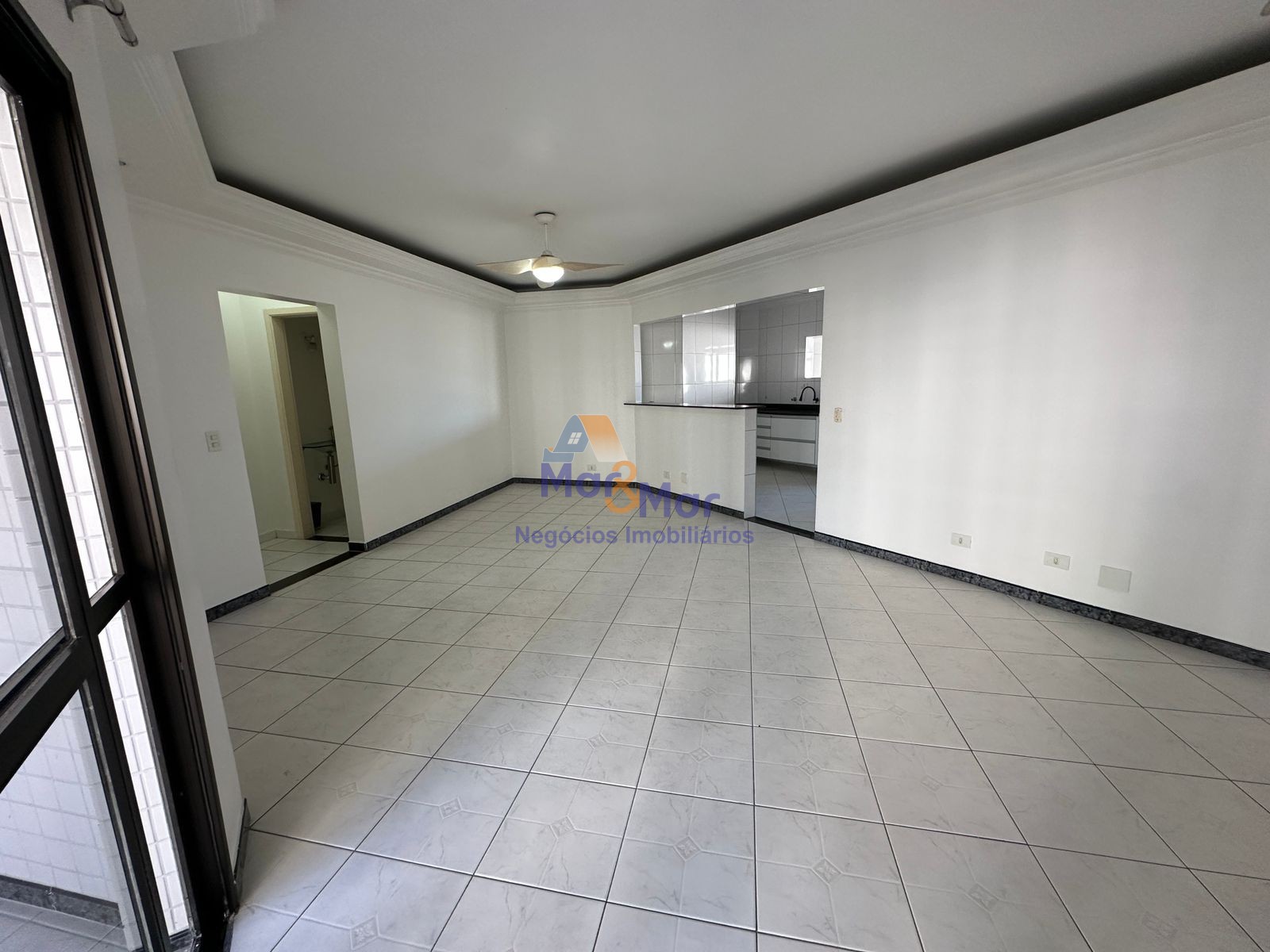 Apartamento na Praia das Pitangueiras, Guarujá - SP
