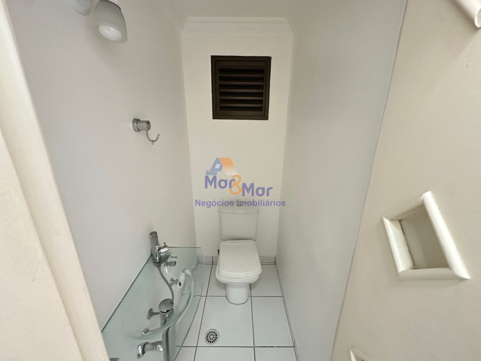 Apartamento na Praia das Pitangueiras, Guarujá - SP